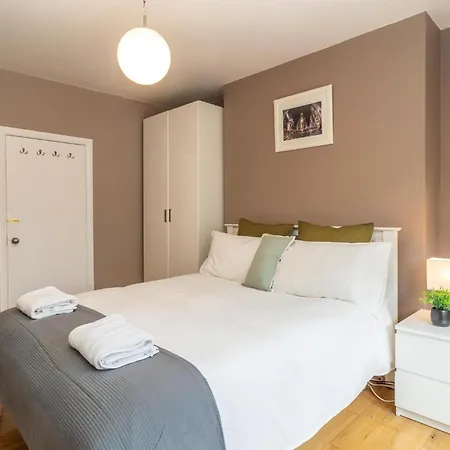 Location! 2 Bed/2Bath - Pro Host Apartment London Exterior photo