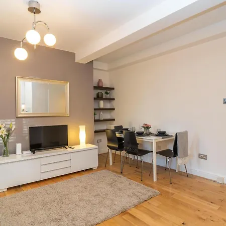 Location! 2 Bed/2Bath - Pro Host Apartment London Exterior photo