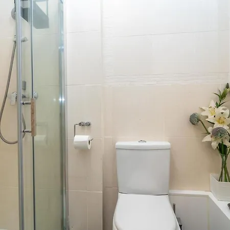 Location! 2 Bed/2Bath - Pro Host Apartment London Exterior photo
