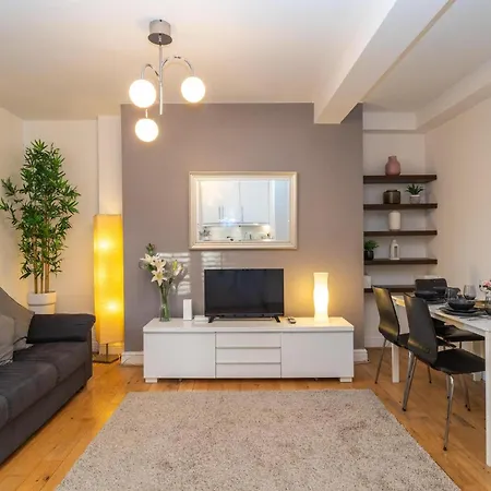 Location! 2 Bed/2Bath - Pro Host Apartment London Exterior photo