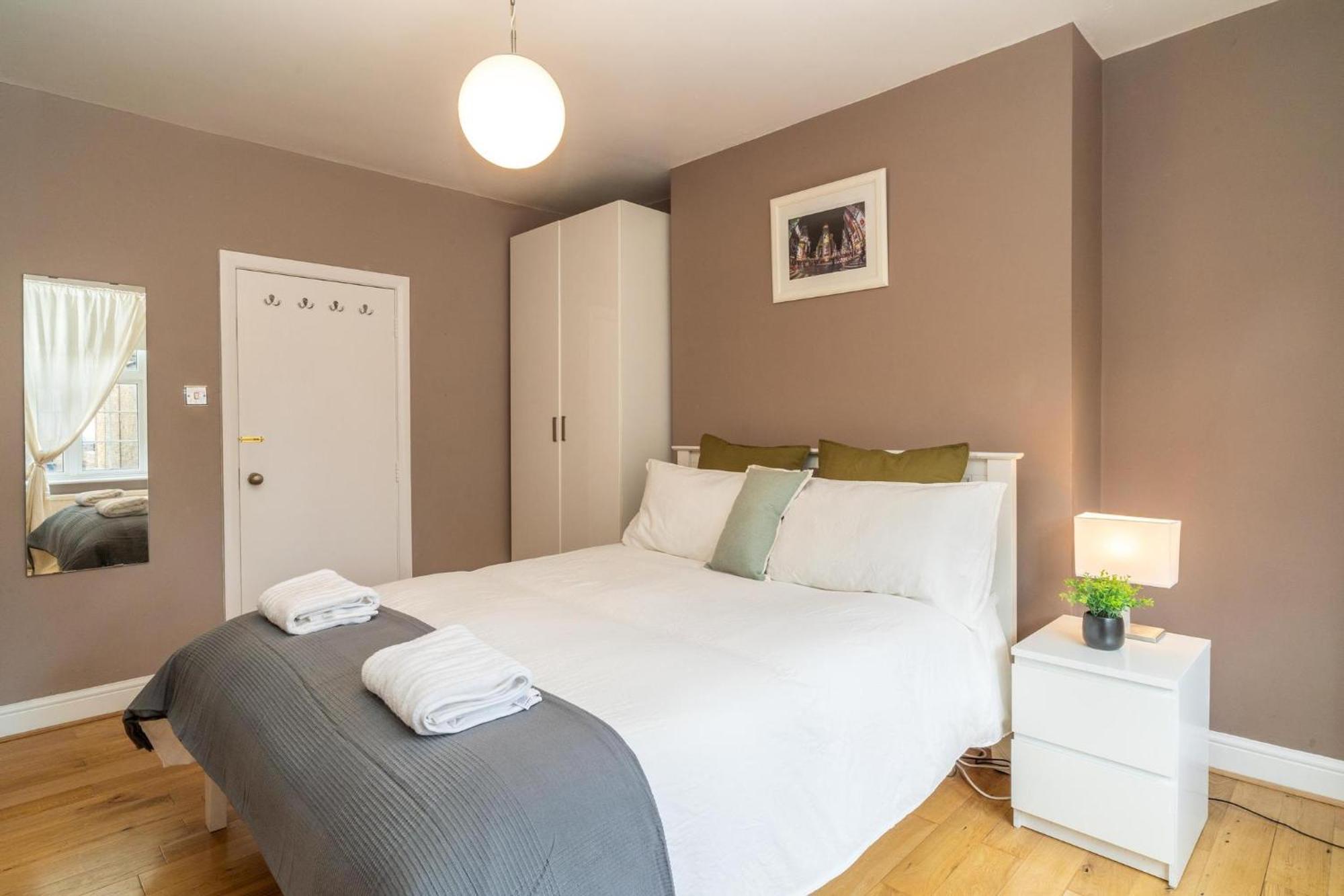 Location! 2 Bed/2bath - Pro Host * Лондон